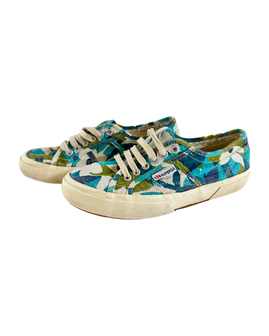 Women’s Size 8.5 / Men’s Size 7 Retro Floral Superga Shoes