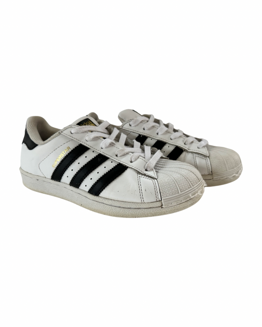 Men’s Size 5.5 Leather Adidas Shell Toe Superstar shoe