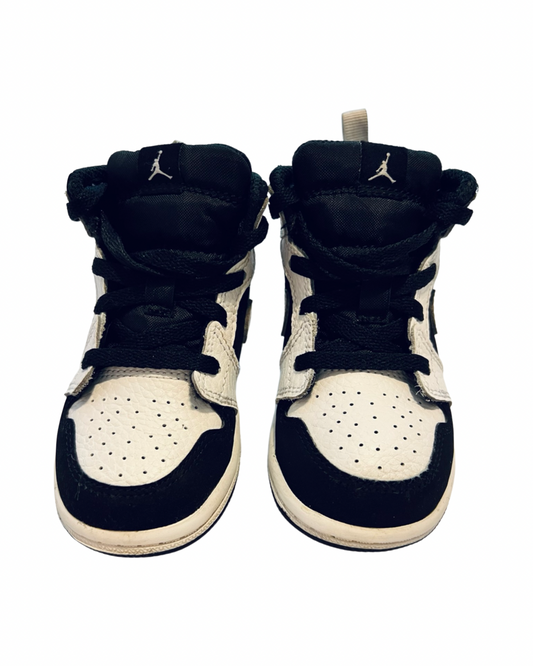 7C Toddler Boy White / Black Nike Air Jordan Sneakers Shoes